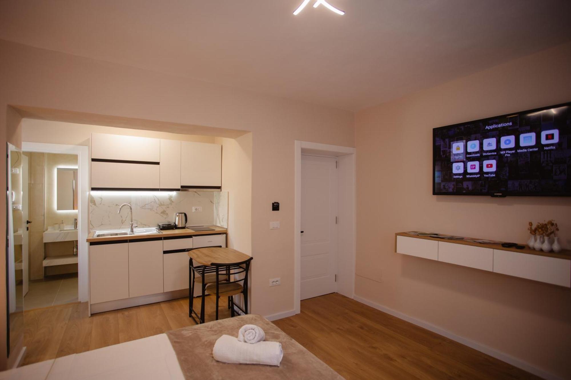 City Center Studio Apartments Shkodër Esterno foto