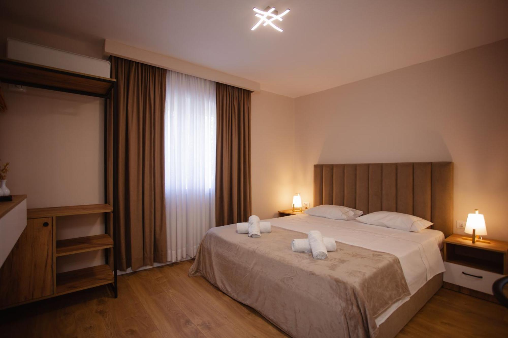 City Center Studio Apartments Shkodër Esterno foto