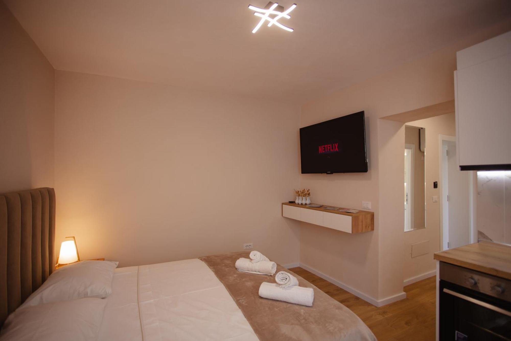 City Center Studio Apartments Shkodër Esterno foto