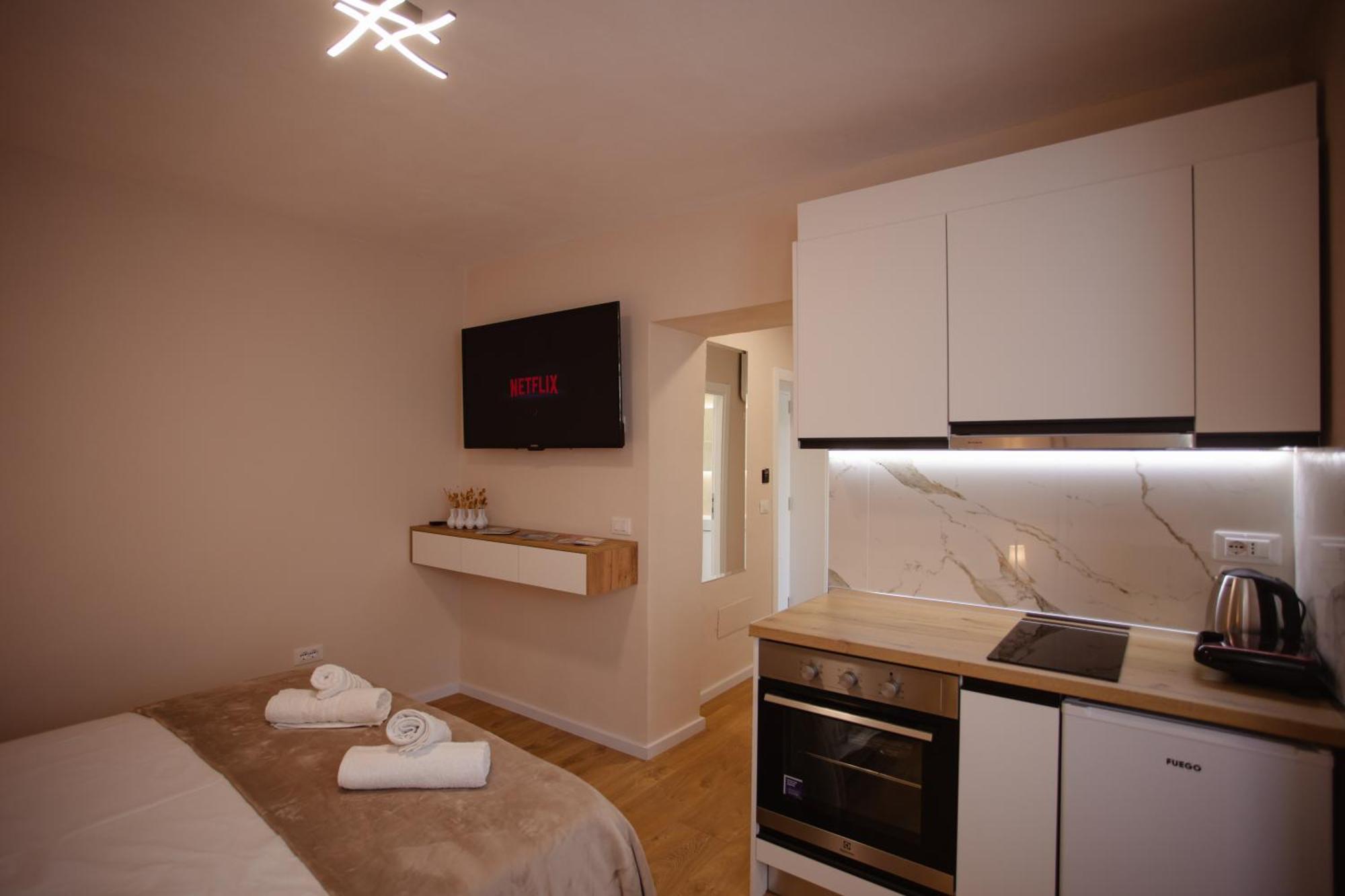 City Center Studio Apartments Shkodër Esterno foto