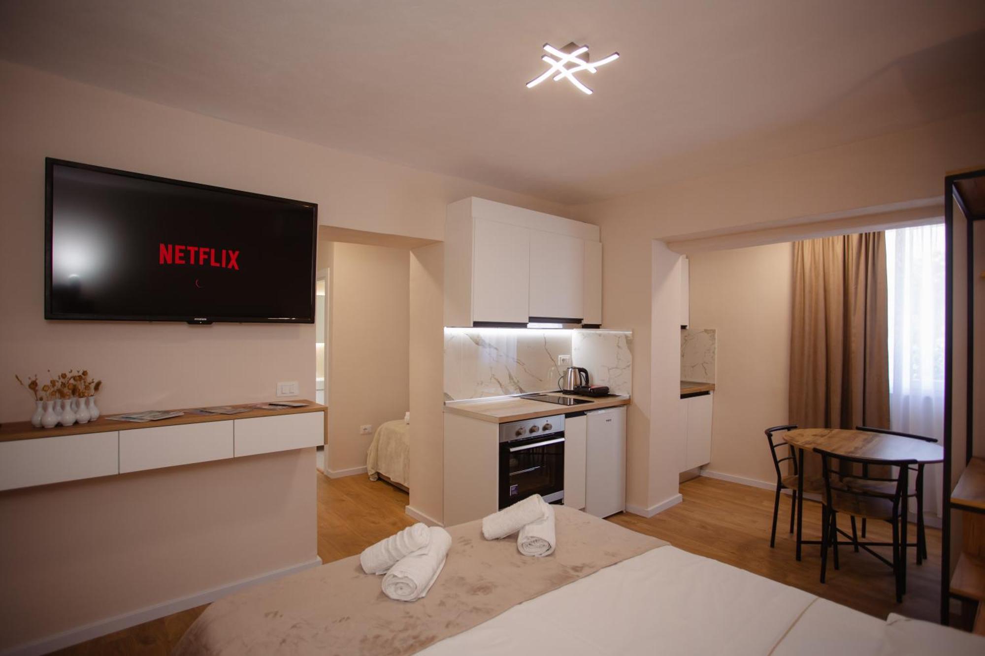 City Center Studio Apartments Shkodër Esterno foto
