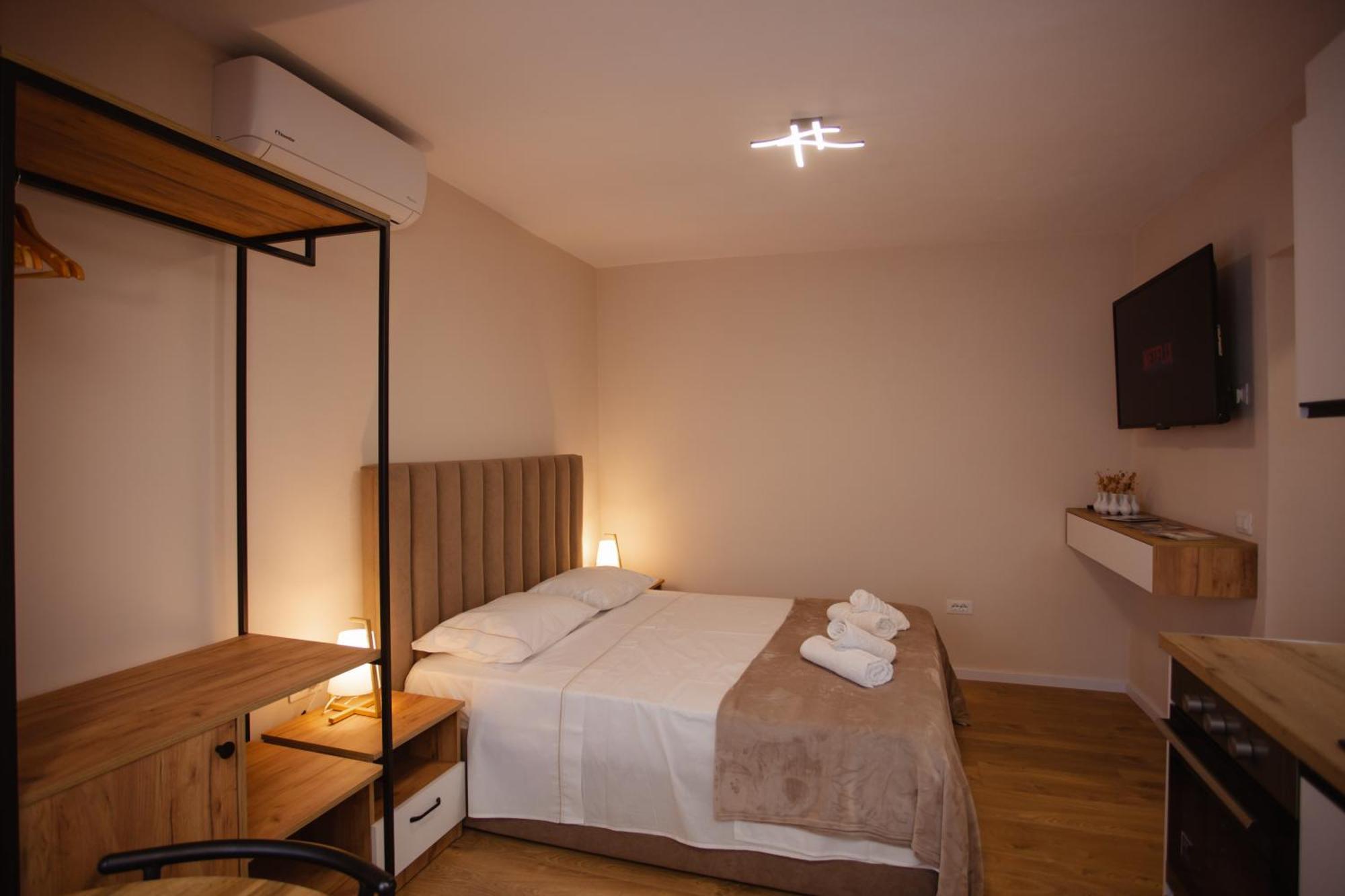 City Center Studio Apartments Shkodër Esterno foto