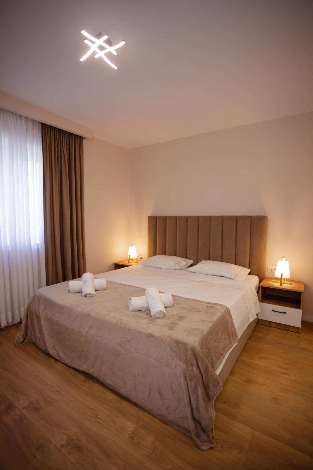 City Center Studio Apartments Shkodër Esterno foto