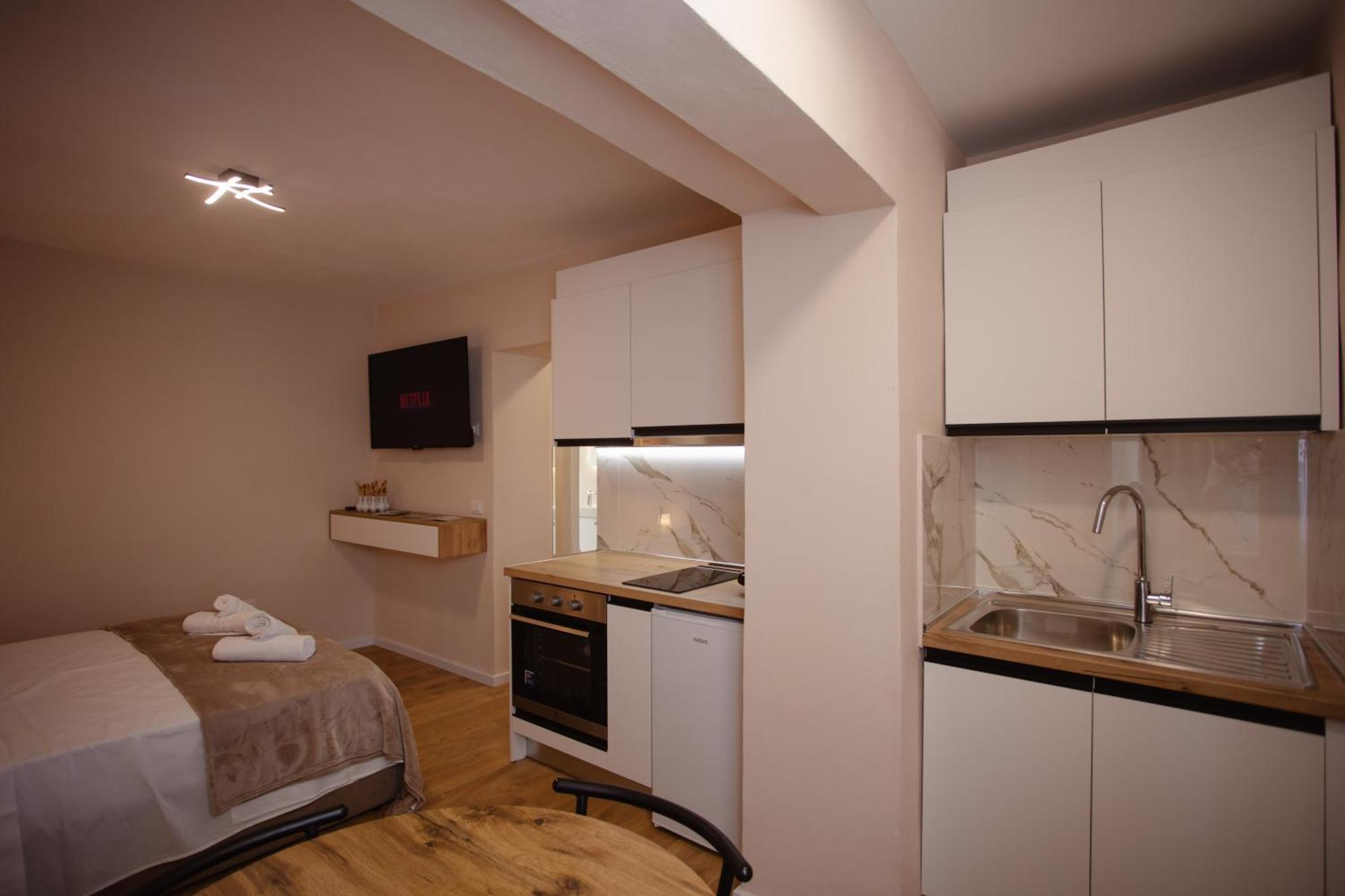 City Center Studio Apartments Shkodër Esterno foto