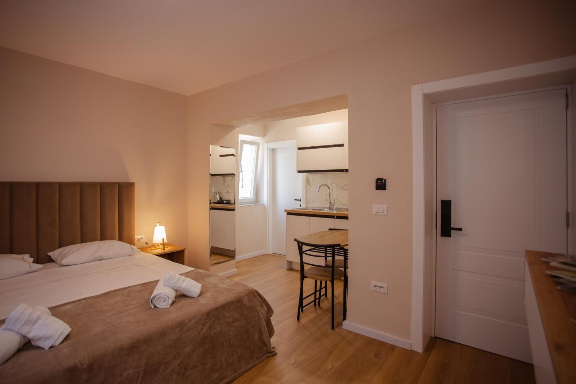 City Center Studio Apartments Shkodër Esterno foto