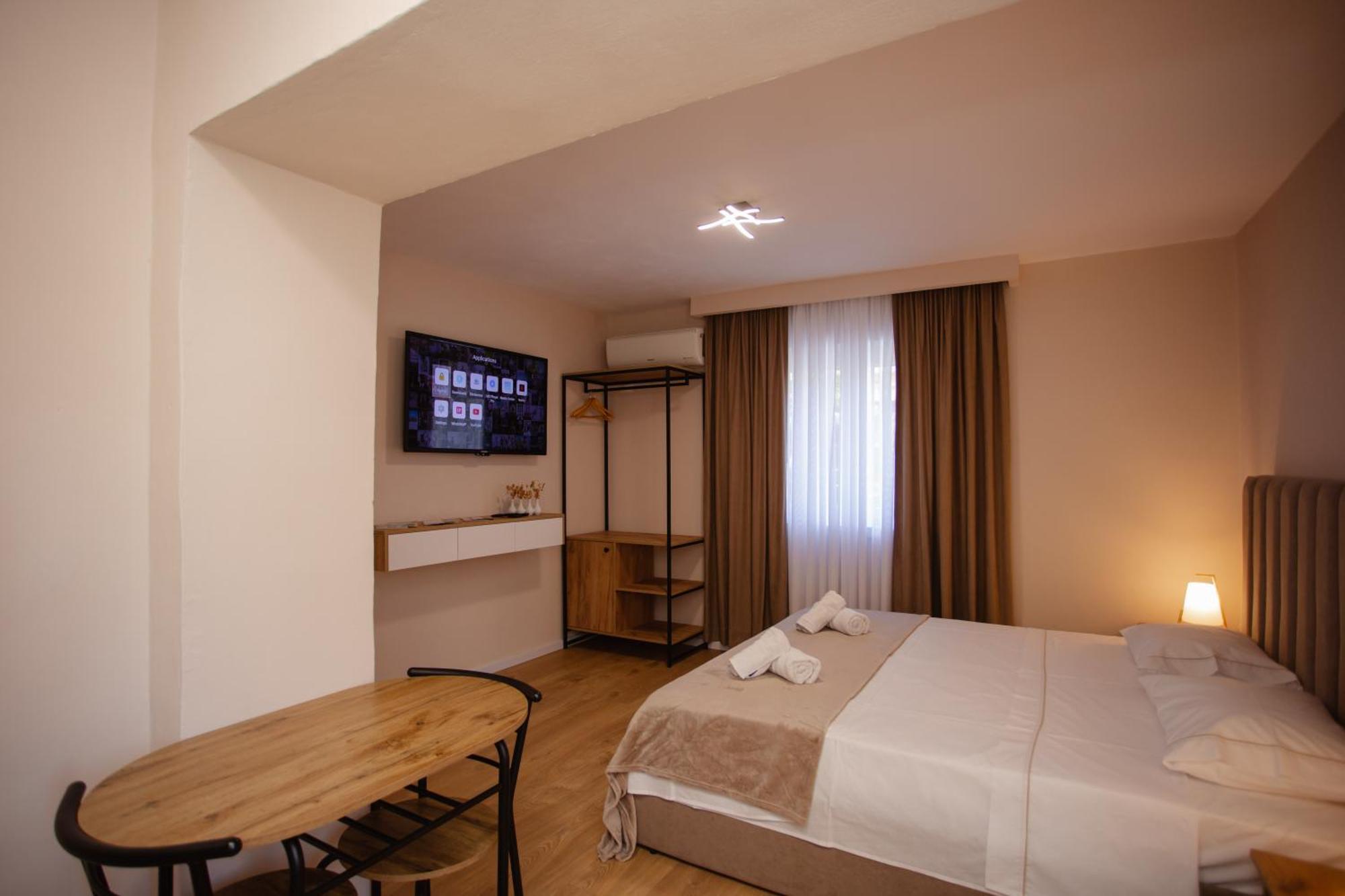 City Center Studio Apartments Shkodër Esterno foto