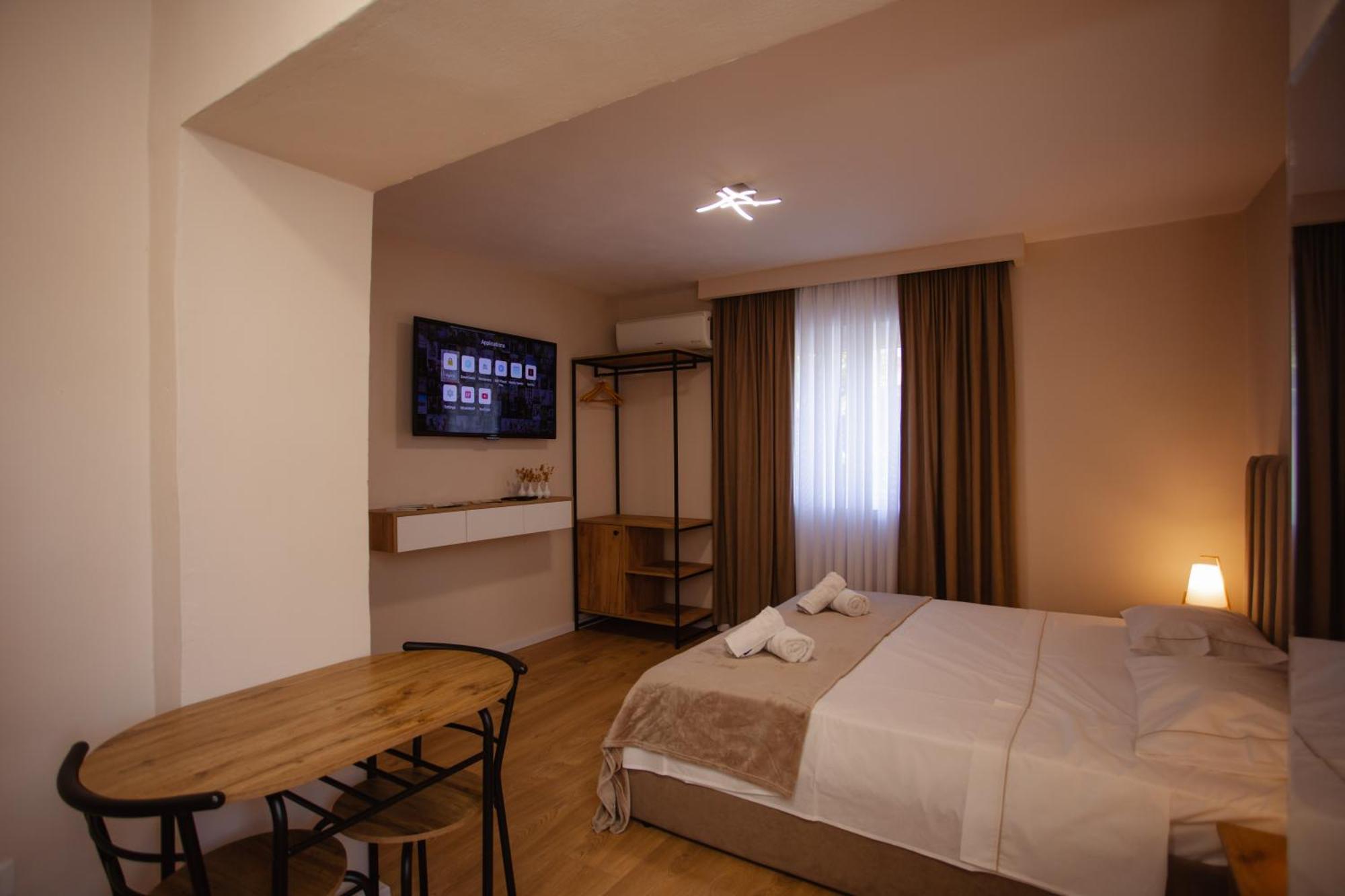 City Center Studio Apartments Shkodër Esterno foto