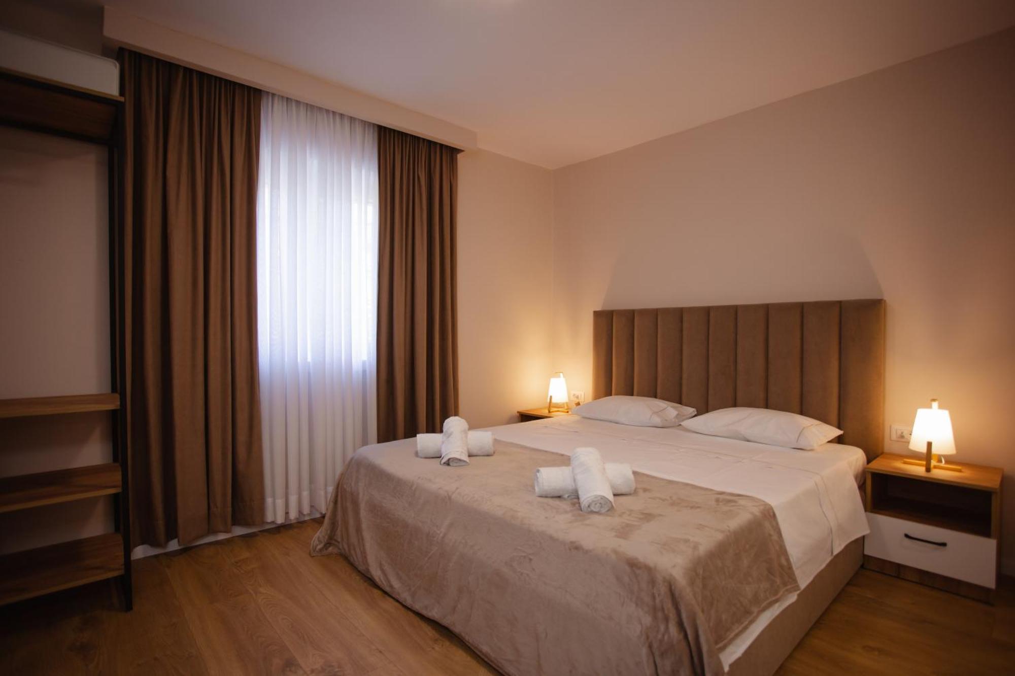 City Center Studio Apartments Shkodër Esterno foto